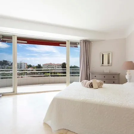 Entierement Equipe De 105 M2 Avec Vue Et Collines Cannes