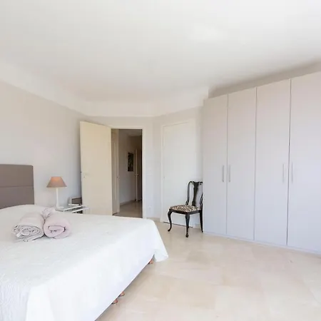 Entierement Equipe De 105 M2 Avec Vue Et Collines Apartment Cannes